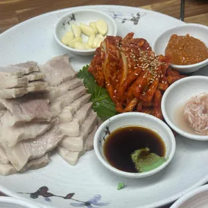 민속보쌈밀면전문점 사진 1