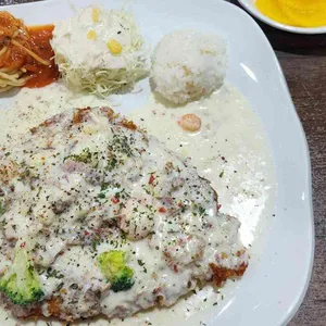 돈까스먹는용만이 사진