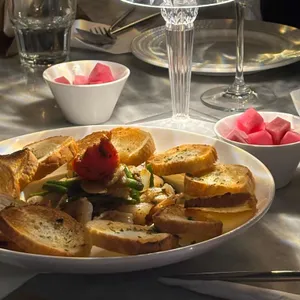 투섹션 대표 사진