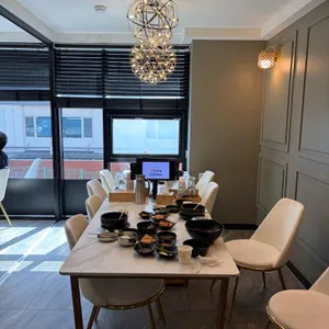 육더미 대표 사진