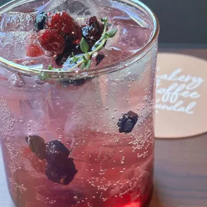 베이커리 앤 커피 by 쿤달 압구정로데오 플래그쉽스토어 대표 사진