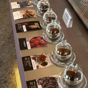 베이커리 앤 커피 by 쿤달 압구정로데오 플래그쉽스토어 대표 사진