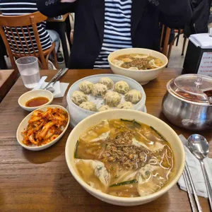 명동교자 대표 사진