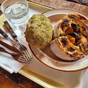 퍼먼트 대표 사진