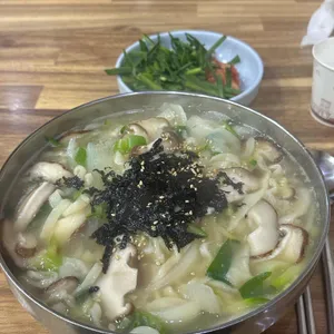버섯칼국수 대표 사진