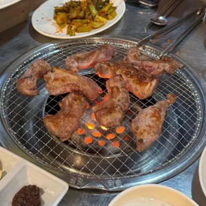 돈의맛연탄구이&꼼장어 사진 1