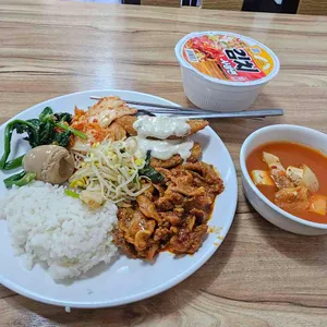 밤섬한식뷔페 사진 2
