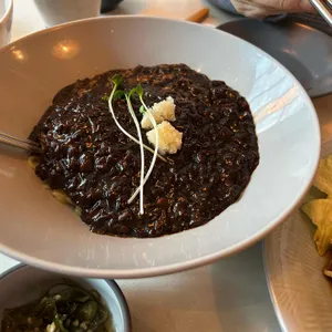 찌엔용 대표 사진