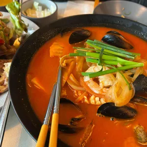 찌엔용 대표 사진