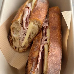 어나더테이블 사진