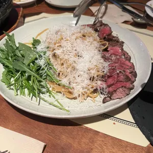 부부드꼼뜨와 대표 사진