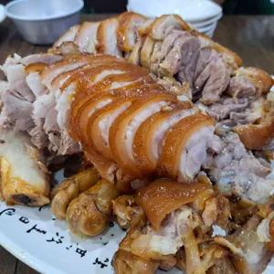 장충동털보족발 대표 사진