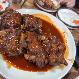 서울뼈구이 매운족발 사진 1