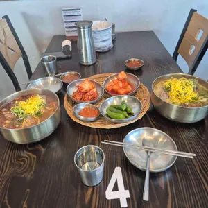 평이담백뼈칼국수 대표 사진