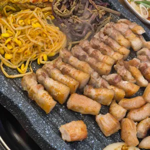 월수금통돼지 사진