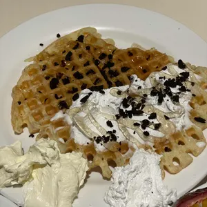 애슐리 퀸즈 대표 사진