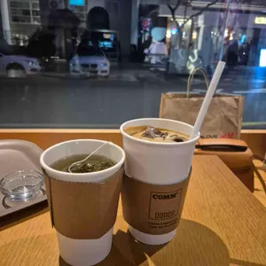 컴컴베이커리카페 사진 1