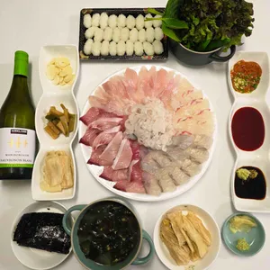 사량도 자연산횟집 대표 사진