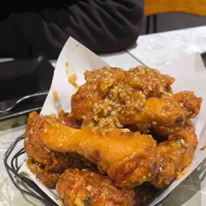 교촌치킨 사진