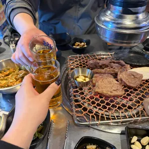 돼지전설 대표 사진