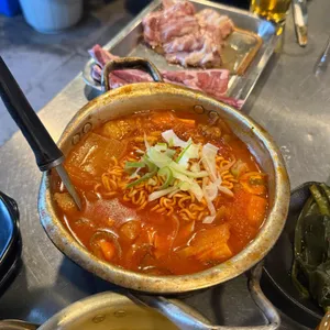 돼지전설 대표 사진