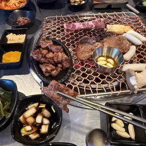 돼지전설 대표 사진