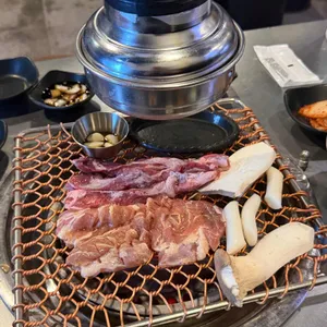돼지전설 대표 사진