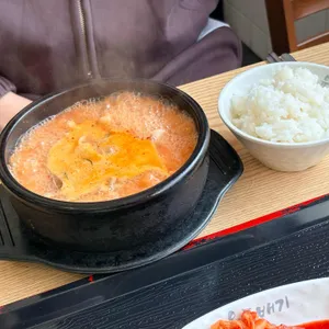 육뚝빼기국밥막국수 사진 1