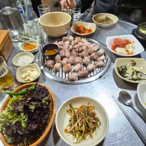 명품제주도돼지연탄구이 사진 2