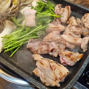 훔쳐온뒷고기 사진 1