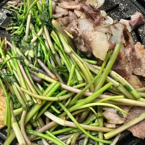 노란도야지 이공일육 사진 1