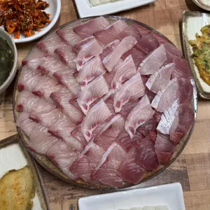 사량도자연산횟집 사진