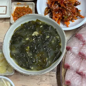 사량도자연산횟집 대표 사진