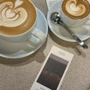 모모스 로스터리&커피바 사진 2