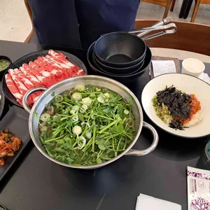 윤우재 샤브칼국수 사진