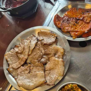 엄용백 돼지국밥 사진