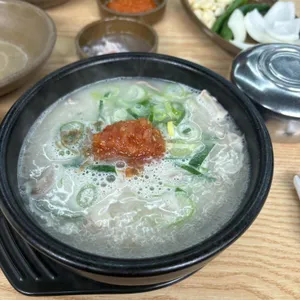 영진돼지국밥 사진 1