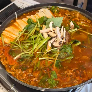 중앙탑초가집 사진 1