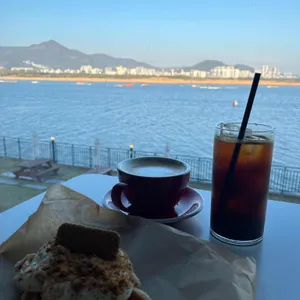 어라우즈로스터리 사진 1