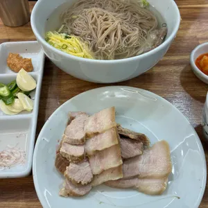 진영면옥 대표 사진