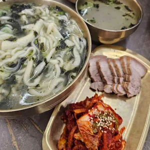 김경자원조손칼국수&보쌈 대표 사진
