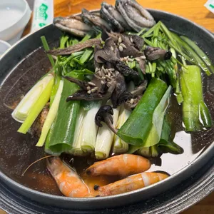 산수정 능이버섯 백숙 사진 1