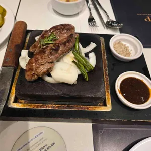 애슐리퀸즈 사진 1