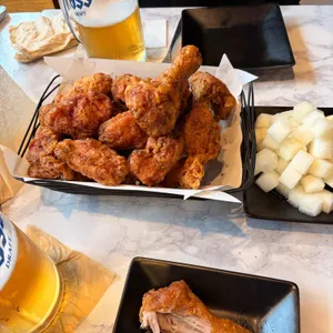 교촌치킨 사진