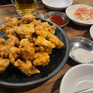 윤사부치킨 사진 1