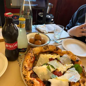 포폴로피자 대표 사진