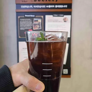 폴바셋 AK플라자 사진