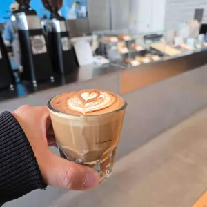 블루보틀 홍대 팝업 카페 대표 사진