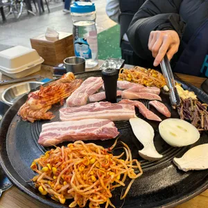 수락골 솥뚜껑 삼겹살 사진 1