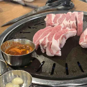흑돼지 근고기 전문점 도민상회 대표 사진